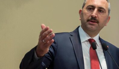 Adalet Bakanı Gül: Kaynar kazanı döküyor serbest kalıyor, süt kazanına giriyor tutuklanıyor