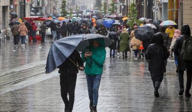 AKOM uyardı: Bu akşamdan itibaren İstanbulluları hem fırtına hem sağanak yağış bekliyor