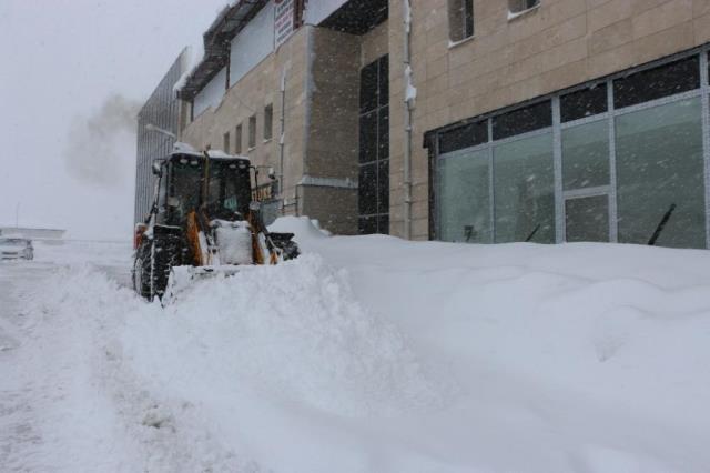 Bitlis'te kar yağışı kenti esir aldı! 290 köy yoluna ulaşım sağlanamıyor