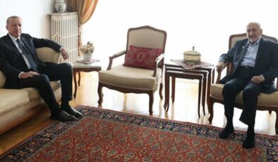 Cumhurbaşkanı Erdoğan, Oğuzhan Asiltürk’ü evinde ziyaret etti