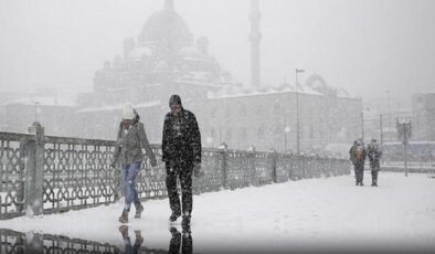 İstanbul’da kar yağışının cuma gecesi saat 03.00-04.00 sularında başlaması bekleniyor