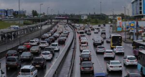 İstanbul'da kısıtlama sonrası trafik yoğunluğu yağmurun da etkisiyle artıyor