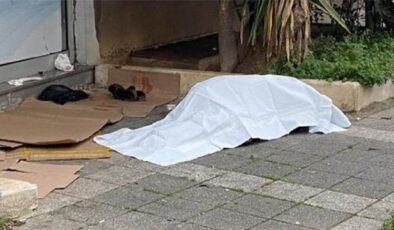 Kadıköy’de evsiz bir vatandaş sokakta donarak hayatını kaybetti