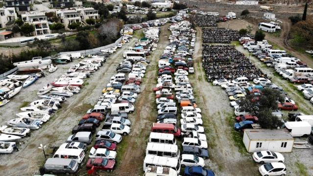 Muğla'da bulunan yediemin otoparklarında binlerce otomobil, motosiklet ve tekne çürümeye terk edildi
