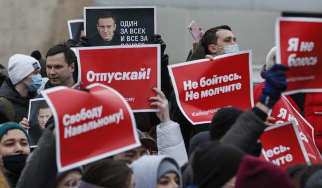 Rusya genelinde binlerce muhalif Navalny için sokaklarda