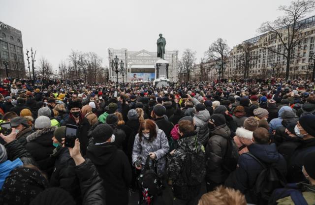 Rusya genelinde binlerce muhalif Navalny için sokaklarda