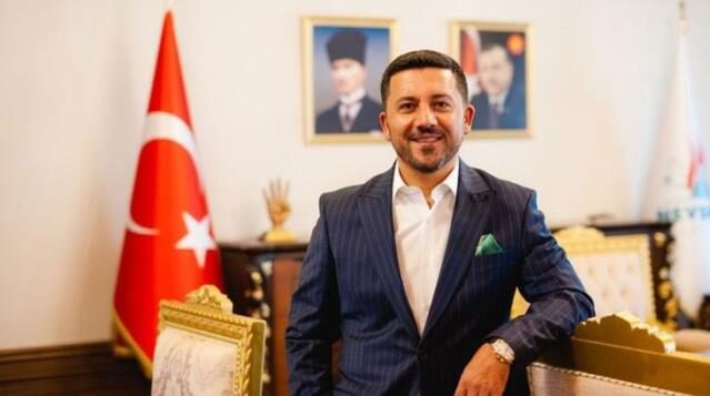 Son Dakika: AK Partili Nevşehir Belediye Başkanı Rasim Arı canlı yayında istifa etti