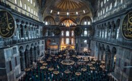 Cumhurbaşkanı Erdoğan’ın “Taçlı yıldızımız” dediği Ayasofya Camii yeni çehresiyle hayran bıraktı