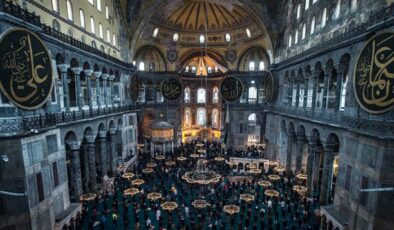 Cumhurbaşkanı Erdoğan’ın “Taçlı yıldızımız” dediği Ayasofya Camii yeni çehresiyle hayran bıraktı