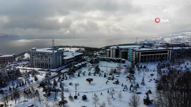 Karla kaplı SAÜ kampüsünden seyrine doyumsuz manzaralar