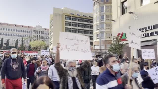Lübnan'da bir yılı aşkın süredir uygulanan döviz mevduatlarına yönelik kısıtlama protesto edildi