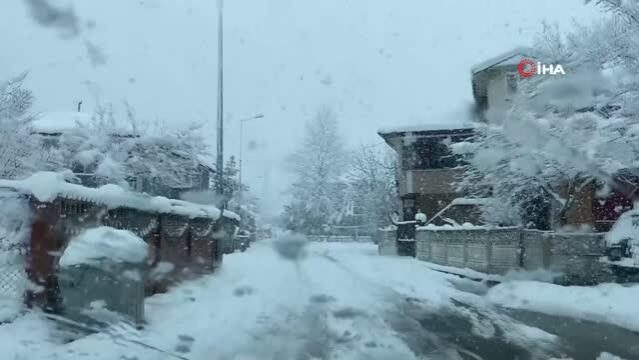Sakarya’da yoğun kar yağışı vatandaşlara zor anlar yaşattı