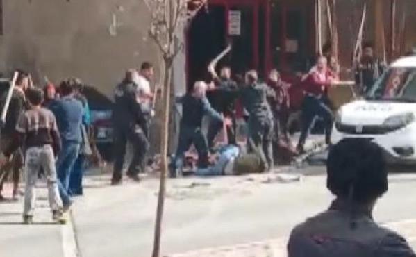 Son dakika haberi! Şanlıurfa'da 9 kişinin yaralandığı taşlı sopalı kavga kamerada