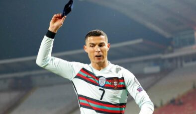 Atılan golü vermeyen hakem Ronaldo’dan özür diledi
