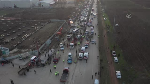 Bursa-Ankara kara yolunda zincirleme trafik kazası: 3 ölü, 21 yaralı - Drone
