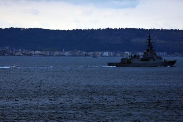 İspanya savaş gemisi ‘SPS Cristobal Colon’, Çanakkale Boğazı’ndan geçti