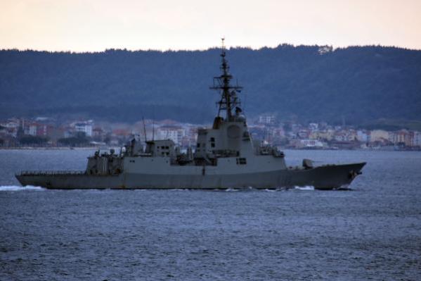 İspanya savaş gemisi 'SPS Cristobal Colon', Çanakkale Boğazı'ndan geçti
