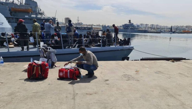 Libya açıklarında 500 düzensiz göçmen yakalandı