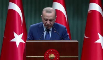 Son dakika haberi… Cumhurbaşkanı Erdoğan: “(Kovid-19) Vaka, hasta ve vefat sayılarının artması, bizi mevcut uygulamaları gözden geçirmeye mecbur bırakmaktadır.”