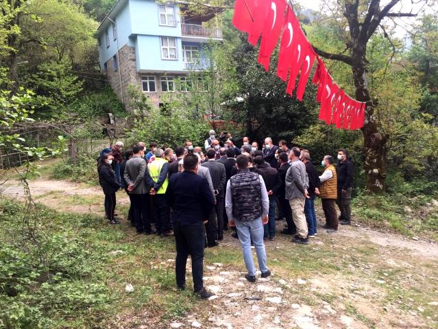 AK Parti'li vekiller İkizdere'deki taş ocağıyla ilgili yöre halkıyla görüştü