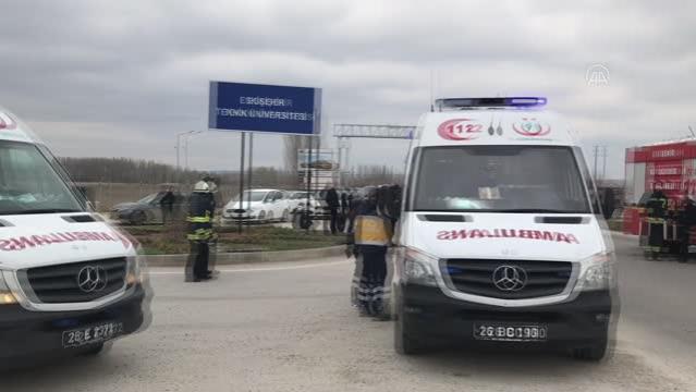 ESKİŞEHİR - Minibüs ile kamyonet çarpıştı: 7 yaralı