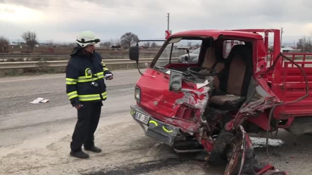 ESKİŞEHİR - Minibüs ile kamyonet çarpıştı: 7 yaralı