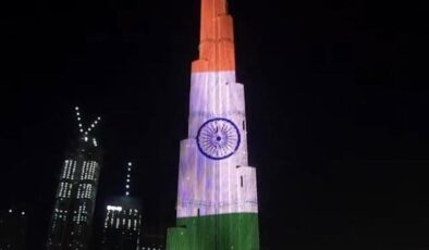 Hindistan’a destek için Burj Khalifa’ya Hindistan bayrağı yansıtıldı