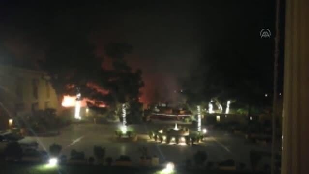 İSLAMABAD – Pakistan’da bir otelin otoparkında meydana gelen patlamada 3 kişi öldü, 11 kişi yaralandı