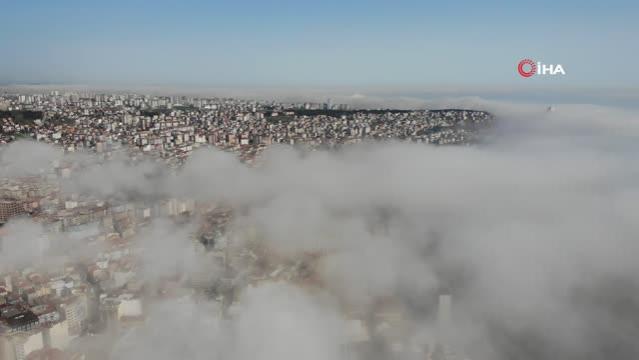 Şehir sis bulutları altında kaldı
