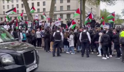 İngiltere’de İsrail karşıtı gösteride gerginlik