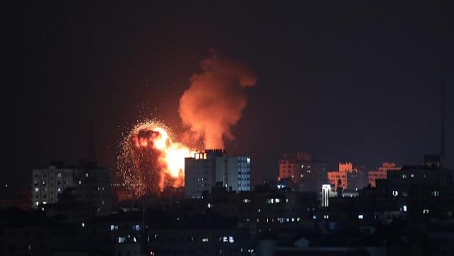 İsrail Gazze'ye yeni saldırı düzenledi, Hamas Tel Aviv'e 130 roket attı