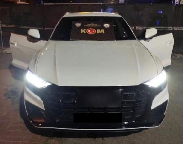 İzmir'de 2 milyon TL'lik 'gümrük kaçağı' otomobil ele geçirildi; 1 tutuklama