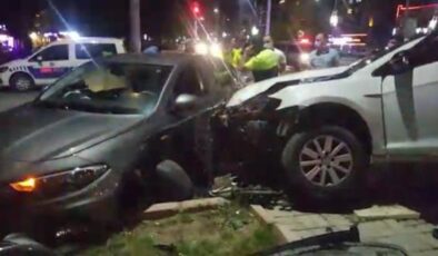 ‘Kırmızı ışık’ ihlalinde 2 otomobil çarpıştı: 3 yaralı