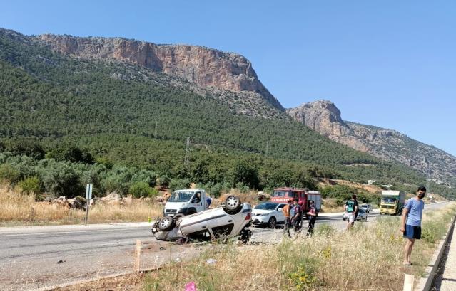 Mersin'de panelvan ile otomobil çarpıştı: 1 ölü, 5 yaralı
