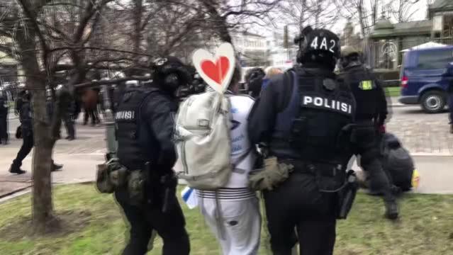Son dakika gündem: Finlandiya'daki 1 Mayıs gösterilerine polis müdahalesi