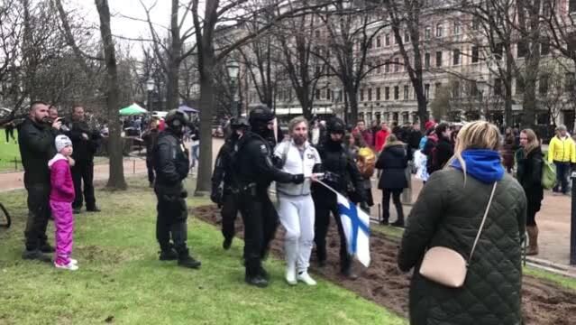 Son dakika gündem: Finlandiya’daki “1 Mayıs” gösterilerine polis müdahalesi