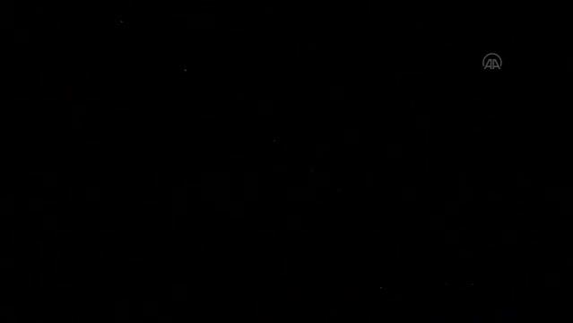 Starlink Leo Uyduları'nın geçişi sırasında gökyüzünde parlamalar oluştu