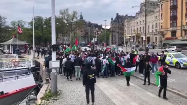 STOCKHOLM – İsveç’te, İsrail’in Filistin’e yönelik saldırıları protesto edildi