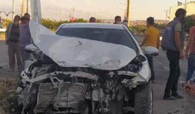 Kayseri’de TIR otomobile çarptı: 5 yaralı