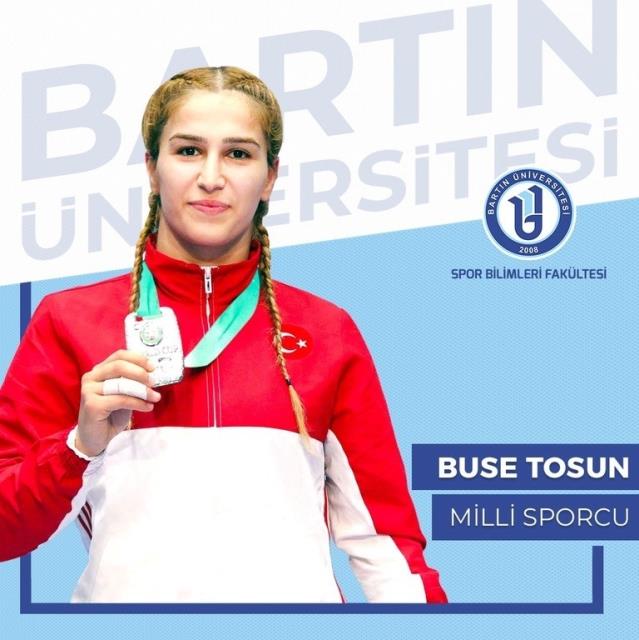 Son dakika haberleri! Buse Tosun, Poland Open Güreş Turnuvası'nda gümüş madalya kazandı