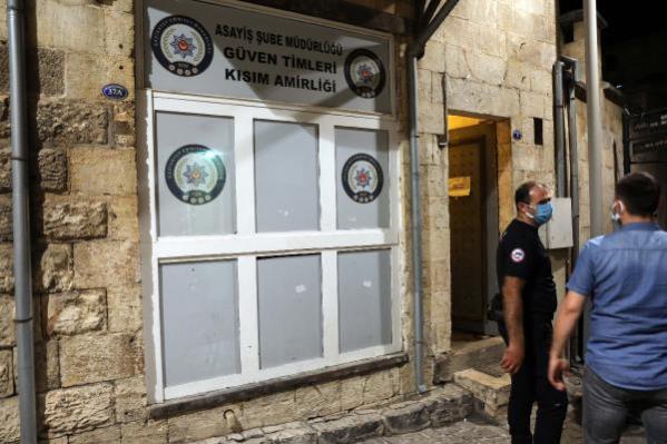 Son dakika haberleri | Polisin 'dur' ihtarına uymayıp ateş açtılar: 1'i polis 5 yaralı