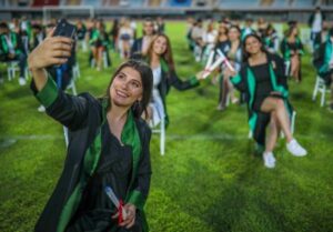 Akdeniz Üniversitesi'nde mezuniyet heyecanı