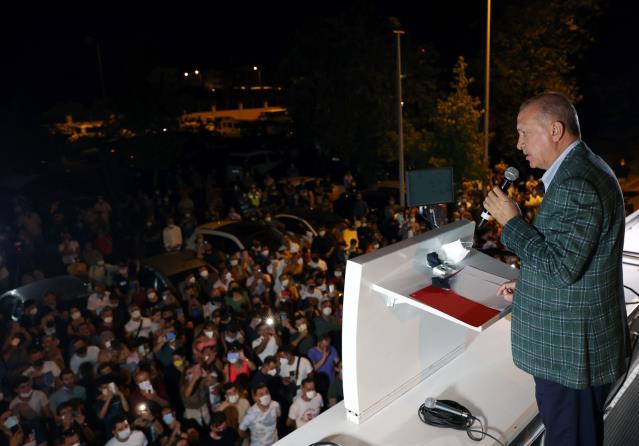 Erdoğan: “(Yangınlarda terör şüphesi) Şimdiden bazı emarelere ulaşıldı, gereğini yapacağız”