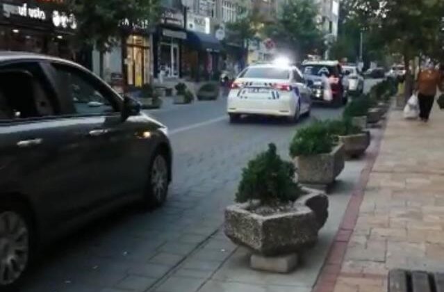 Polis araçları gelin arabasına eskortluk yaptı