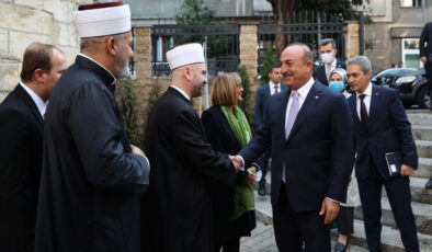 Dışişleri Bakanı Çavuşoğlu, Sırbistan’da Bayraklı Camii’ni ziyaret etti