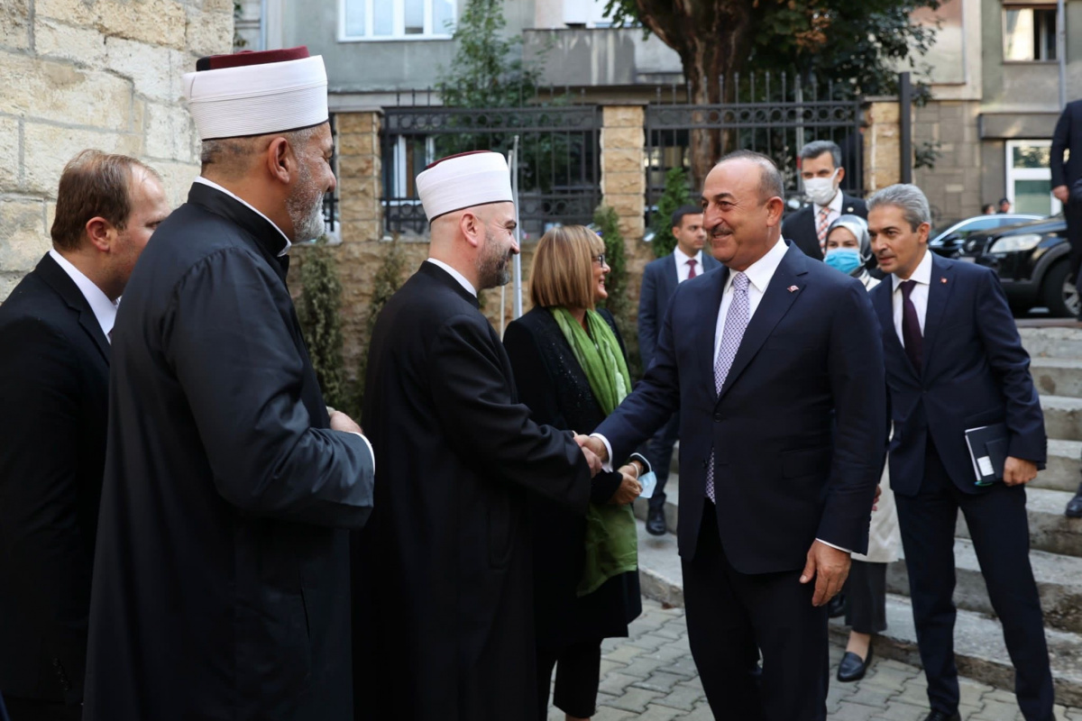 Dışişleri Bakanı Çavuşoğlu, Sırbistan’da Bayraklı Camii’ni ziyaret etti
