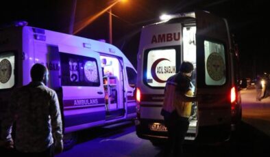 Kocaeli’de otomobil park halindeki tankere çarptı: 3 yaralı